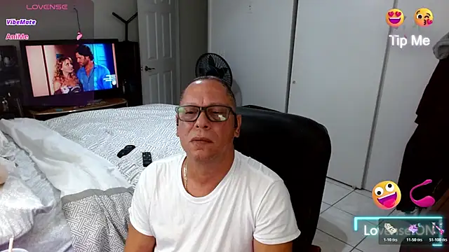 Snapshot of Daddy_1970 chatting on 03-18-26, 05:05 Daddy 1970 online show from 03-18-26, 05:05