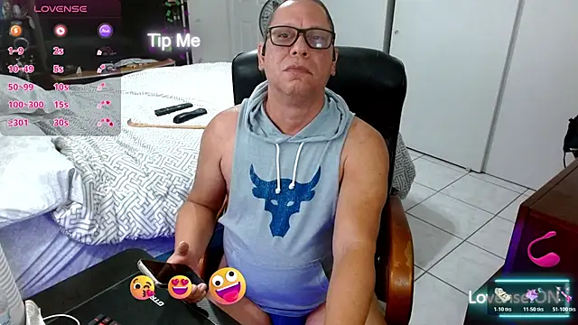 Snapshot of Daddy_1970 chatting on 04-01-26, 07:53 Daddy 1970 online show from 04-01-26, 07:53