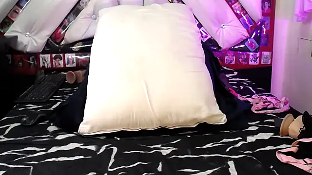 abril onnel online show from 03-13-25, 08:43