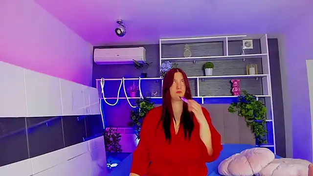 StephieRousee online show from 05-18-26, 05:35