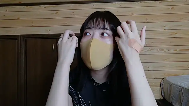 Snapshot of minami_room chatting on 07-06-26, 08:11 minami room online show from 07-06-26, 08:11
