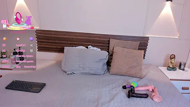 Snapshot of mia_gold_ chatting on 03-25-26, 07:09 mia gold online show from 03-25-26, 07:09