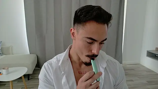 Snapshot of Master_Lukas chatting on 05-07-26, 12:10 Master Lukas online show from 05-07-26, 12:10