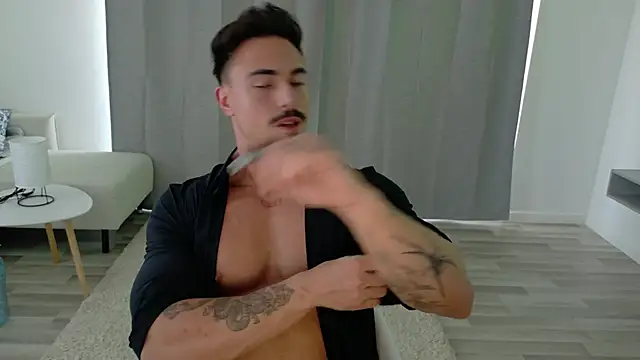 Snapshot of Master_Lukas chatting on 05-11-26, 04:04 Master Lukas online show from 05-11-26, 04:04