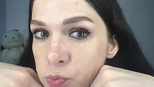Snapshot of Little_Mia_Secret chatting on 07-19-26, 01:37 Little Mia Secret online show from 07-19-26, 01:37