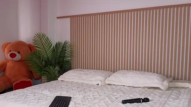 lia corner online show from 01-13-26, 07:30