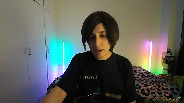 HoneyValentine online show from 05-07-26, 07:52