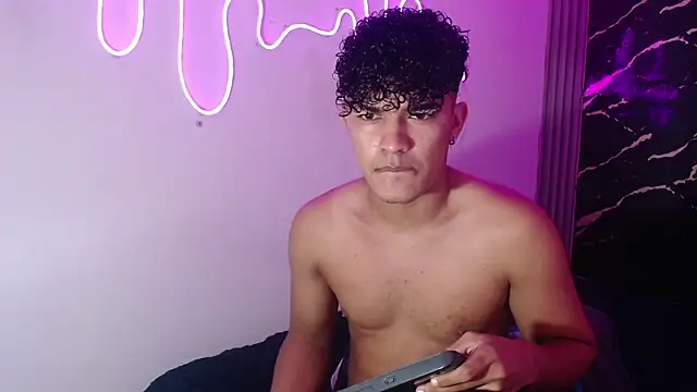 Snapshot of jamescurly00 chatting on 02-15-26, 05:26 jamescurly00 online show from 02-15-26, 05:26