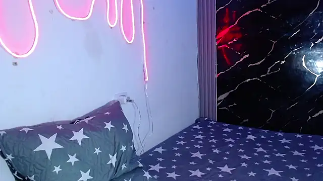 Snapshot of jamescurly00 chatting on 03-15-26, 05:24 jamescurly00 online show from 03-15-26, 05:24