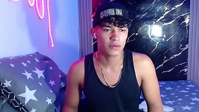 Snapshot of jamescurly00 chatting on 03-19-26, 07:34 jamescurly00 online show from 03-19-26, 07:34