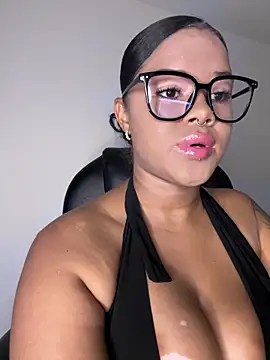 Snapshot of Antonella_03s chatting on 04-12-26, 05:01 Antonella 03s online show from 04-12-26, 05:01