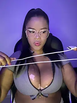 Snapshot of Antonella_03s chatting on 05-02-26, 05:23 Antonella 03s online show from 05-02-26, 05:23