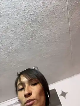 Michelle ec online show from 05-11-26, 04:04