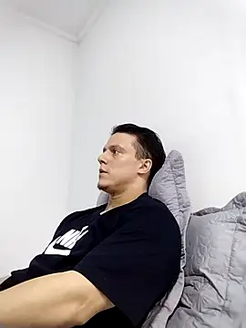 RAFAELQUINTEROSCAVALHEI online show from 04-21-26, 04:34