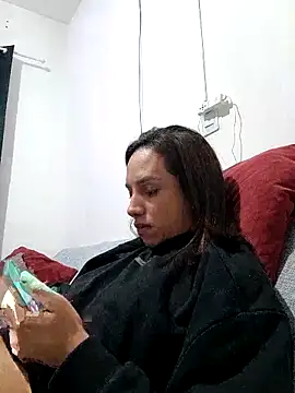 ofjuliaa online show from 05-14-26, 12:56