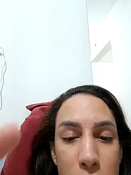 ofjuliaa online show from 05-17-26, 05:38
