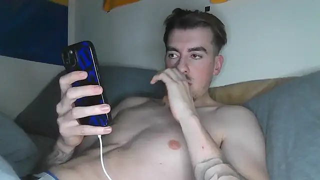 Snapshot of essexboy_2002 chatting on 01-11-26, 11:32 essexboy 2002 online show from 01-11-26, 11:32