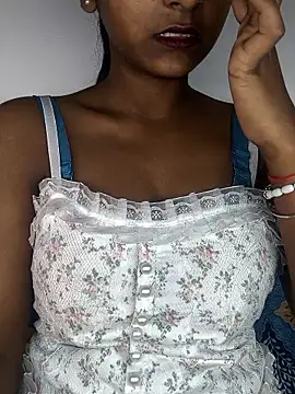 Snapshot of Royal-girl78 chatting on 01-09-26, 03:48 Royal-girl78 online show from 01-09-26, 03:48