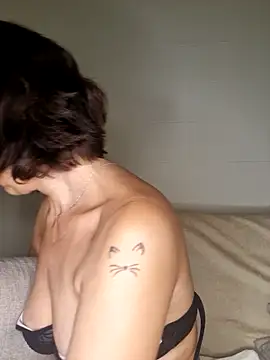 larizinha2026 online show from 02-03-26, 03:26