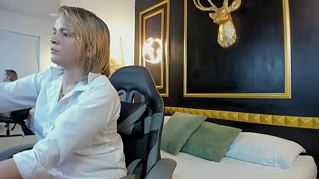 laia hatman online show from 02-05-26, 03:00