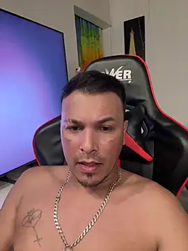 Snapshot of Dominick_33 chatting on 02-20-26, 12:07 Dominick 33 online show from 02-20-26, 12:07