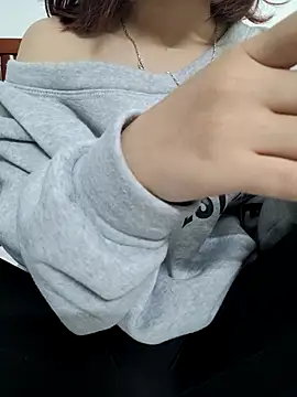 Snapshot of -LunaLust chatting on 01-11-26, 02:05 -LunaLust online show from 01-11-26, 02:05