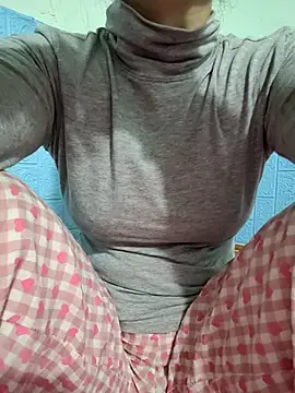 Snapshot of -LunaLust chatting on 01-15-26, 02:16 -LunaLust online show from 01-15-26, 02:16