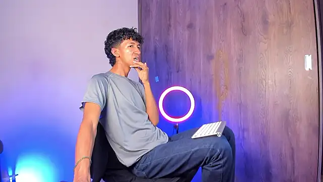 Snapshot of neitan_miller_ chatting on 02-26-26, 06:23 neitan miller online show from 02-26-26, 06:23