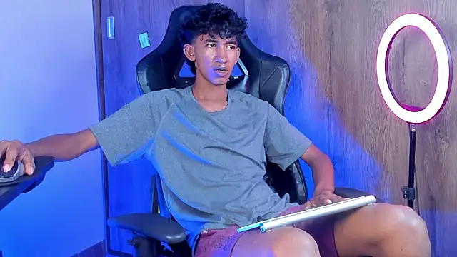 Snapshot of neitan_miller_ chatting on 03-27-26, 07:14 neitan miller online show from 03-27-26, 07:14