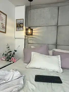 Snapshot of IvonneOwen chatting on 08-09-26, 02:57 IvonneOwen online show from 08-09-26, 02:57