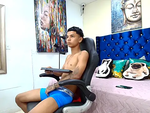 angelcutexx18 online show from 04-23-26, 08:11