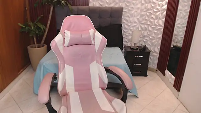 Snapshot of samantha_bc1 chatting on 04-11-26, 02:27 samantha bc1 online show from 04-11-26, 02:27