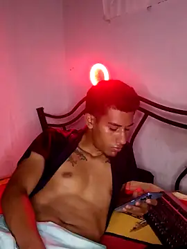 Snapshot of Moreno141224 chatting on 04-13-26, 03:12 Moreno141224 online show from 04-13-26, 03:12