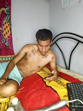 Snapshot of Moreno141224 chatting on 04-15-26, 04:41 Moreno141224 online show from 04-15-26, 04:41