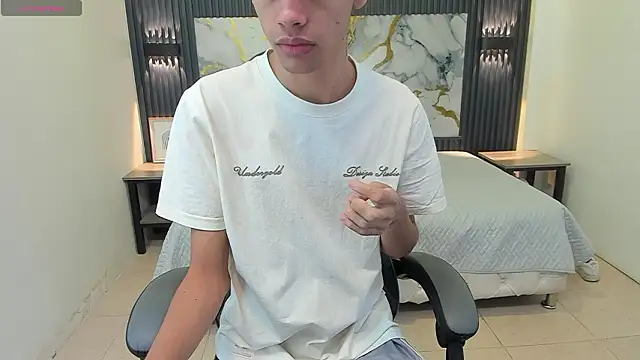 Dark Desiree18 online show from 02-04-26, 12:00