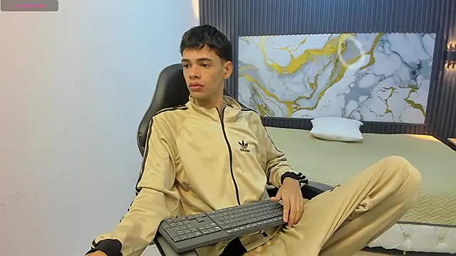 Snapshot of Dark_Desiree18 chatting on 03-08-26, 12:09 Dark Desiree18 online show from 03-08-26, 12:09