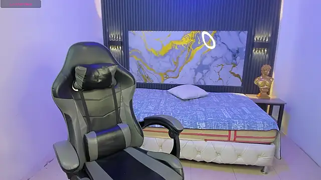 Snapshot of Dark_Desiree18 chatting on 03-15-26, 09:04 Dark Desiree18 online show from 03-15-26, 09:04