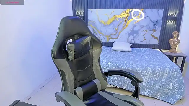 Snapshot of Dark_Desiree18 chatting on 03-19-26, 12:20 Dark Desiree18 online show from 03-19-26, 12:20