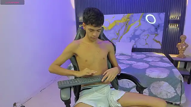 Snapshot of Dark_Desiree18 chatting on 03-24-26, 12:10 Dark Desiree18 online show from 03-24-26, 12:10