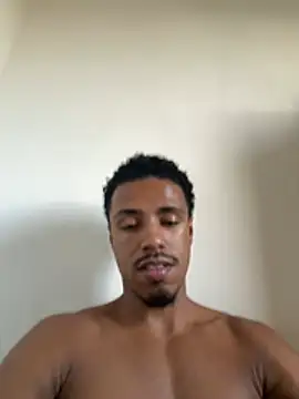 Snapshot of LorenzoBlack27 chatting on 05-17-26, 07:32 LorenzoBlack27 online show from 05-17-26, 07:32