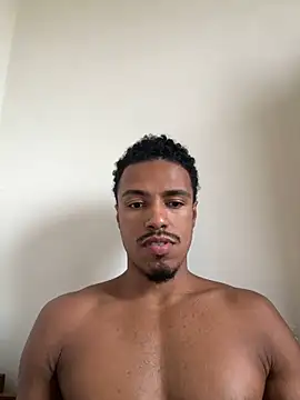 Snapshot of LorenzoBlack27 chatting on 05-19-26, 07:20 LorenzoBlack27 online show from 05-19-26, 07:20
