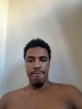 Snapshot of LorenzoBlack27 chatting on 05-31-26, 02:46 LorenzoBlack27 online show from 05-31-26, 02:46