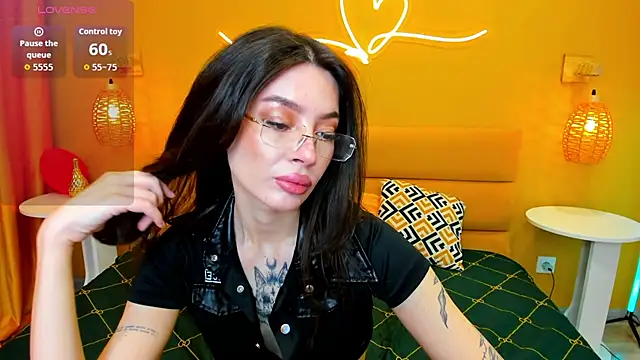 Snapshot of IvyDainty chatting on 06-18-26, 01:28 IvyDainty online show from 06-18-26, 01:28