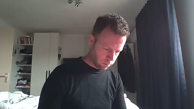 Snapshot of Vector1982 chatting on 01-15-26, 02:21 Vector1982 online show from 01-15-26, 02:21