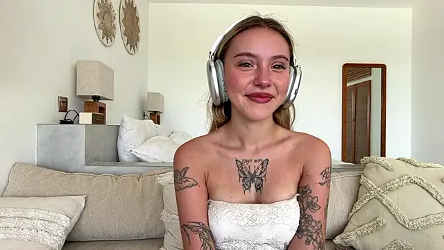 MartinaDeoliveira online show from 02-06-26, 05:12