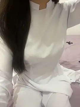 Snapshot of Linhtruong__ chatting on 02-28-26, 03:57 Linhtruong online show from 02-28-26, 03:57