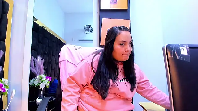 MiaRouss69 online show from 06-21-26, 02:47