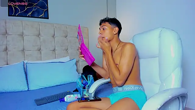 twink royale18 online show from 02-02-26, 05:44