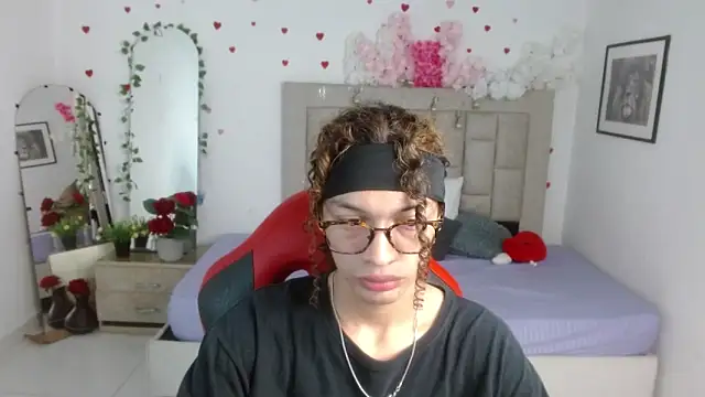 Axel fox77 online show from 06-17-26, 01:19