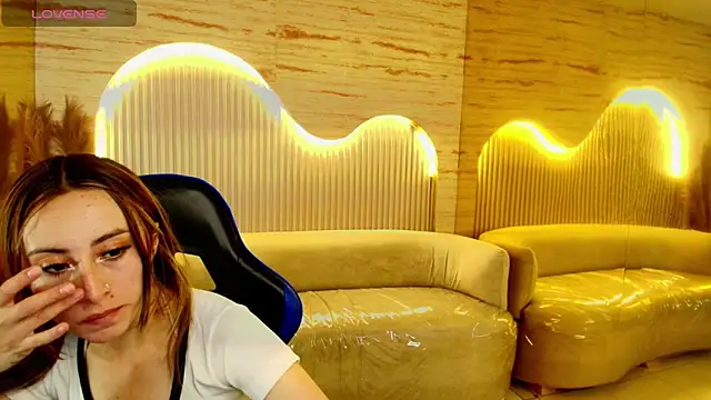 katalina r  online show from 06-17-26, 07:59